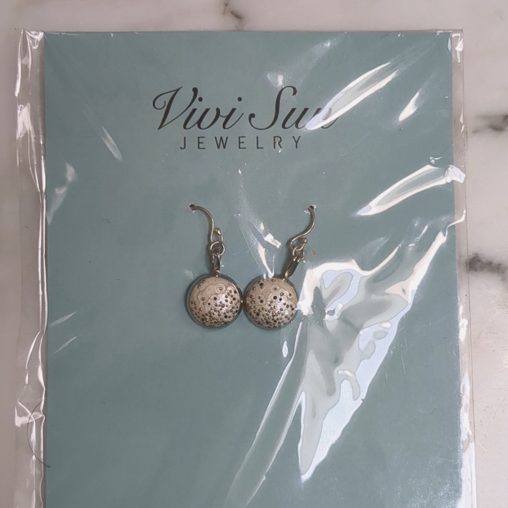 NWT Vivi Sun White dangle earrings